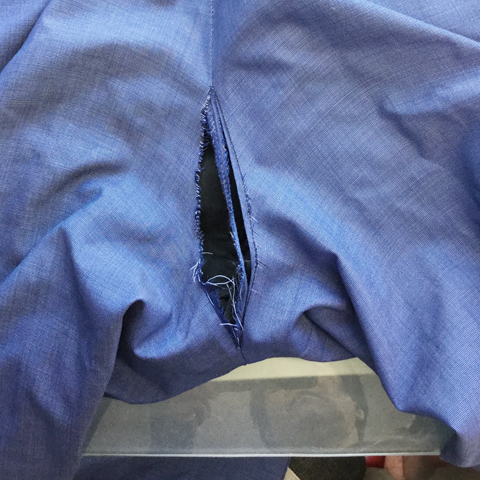 お尻破れの修理